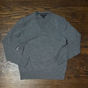 Banana Republic Men's Gray V-Neck Sweater